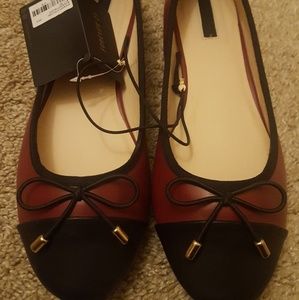 NWT Forever 21 Burgandy Red/Black Closed-Toe Flats